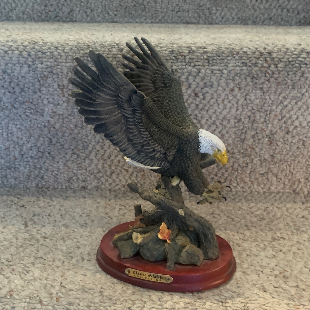 Classic Wildlife Collection - Eagle Figurine - Black and White (9” high)